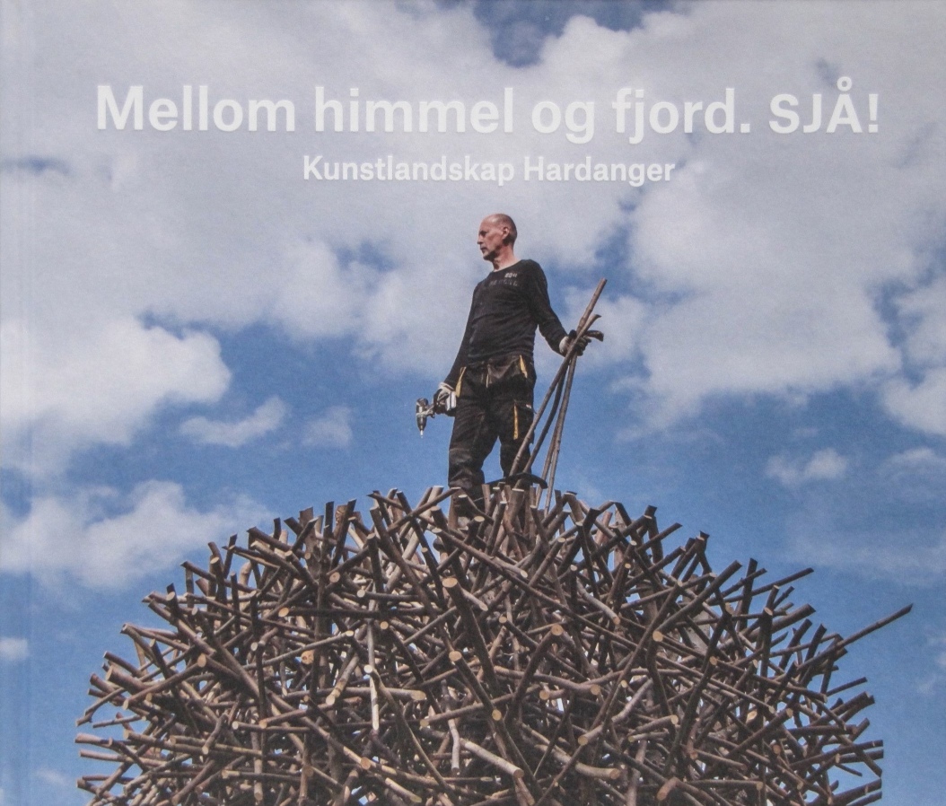 Mellom Himmel og Fjord